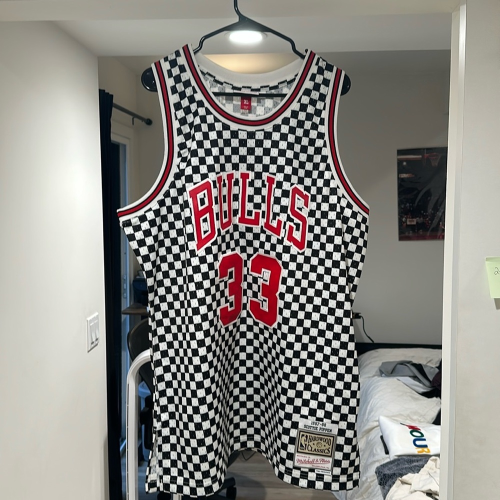 Mitchell & Ness Hardwood Classic Scottie Pippen Jersey 97’-98’